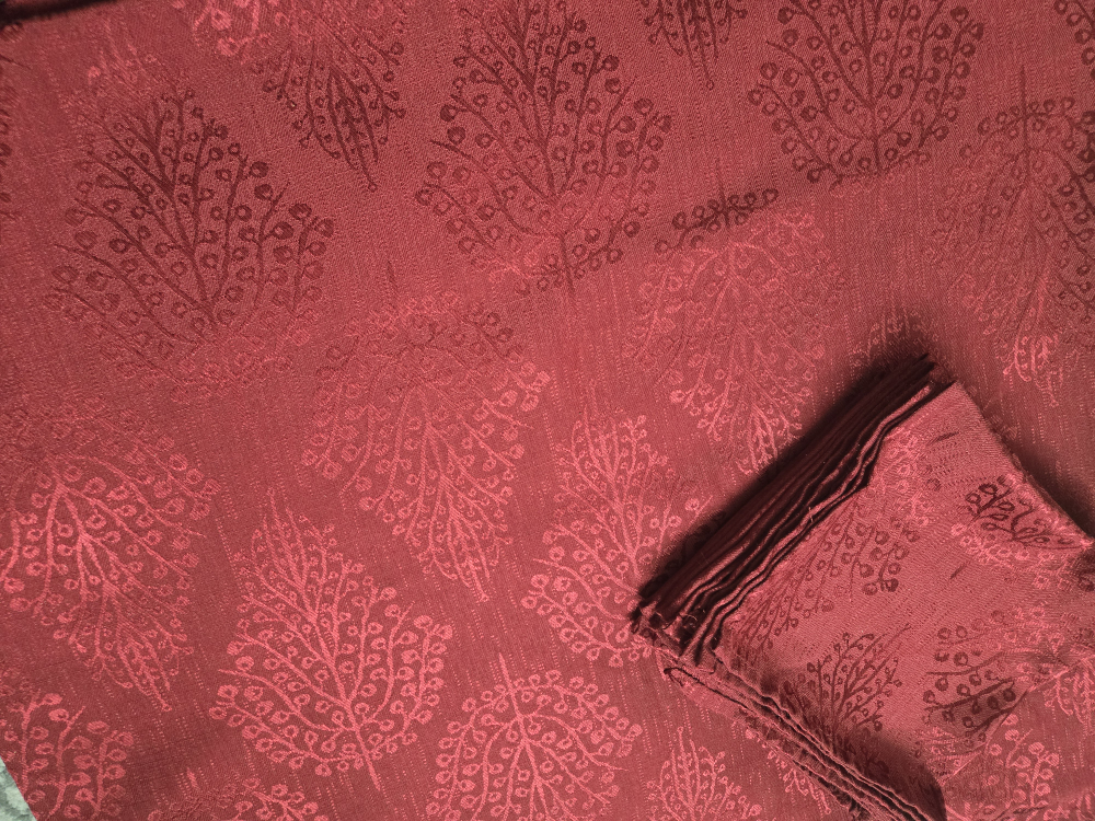 Christmas themed Red Floral Pattern Tablecloth with 7 napkins - photo 3