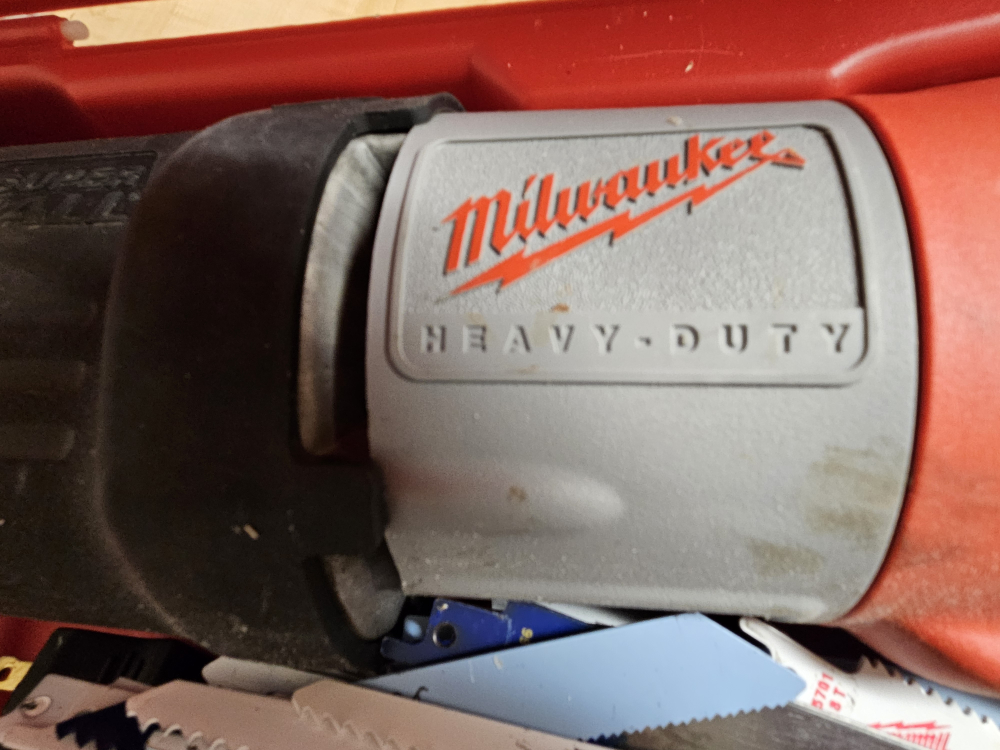 Milwaukee Heavy-Duty Sawzall - photo 3