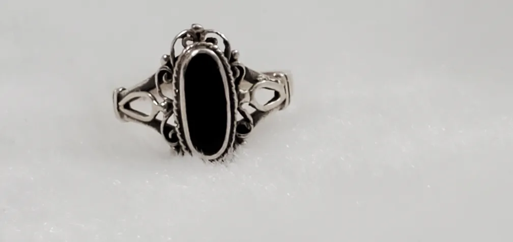 Vintage Silver Ring with Black onyx Stone image indicator(4)