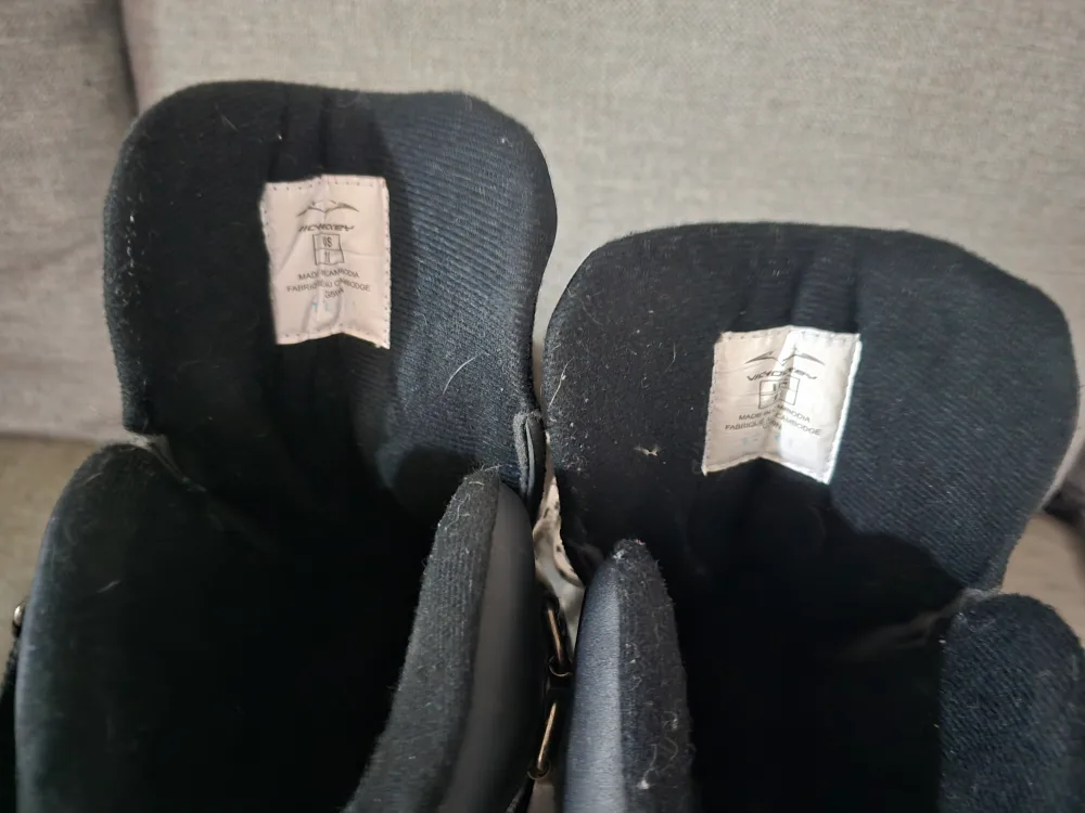 two sets of   V/C Ice Skates two set and size image indicator(4)