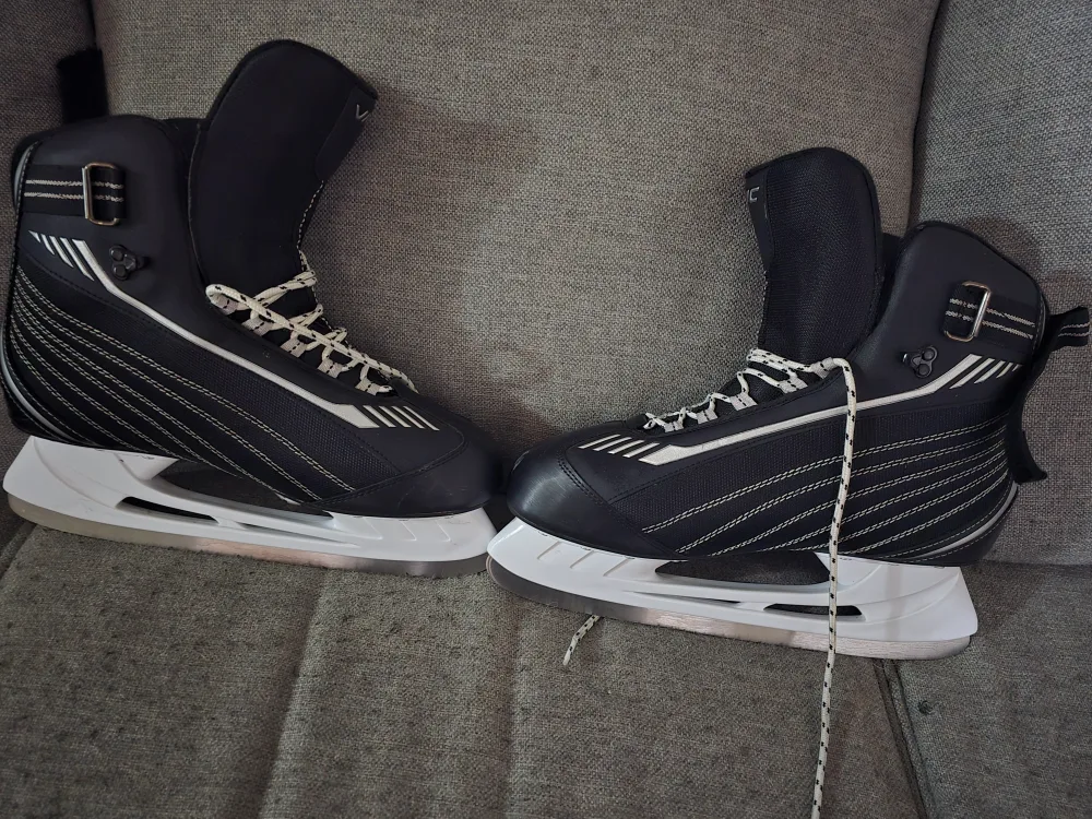 two sets of   V/C Ice Skates two set and size image indicator(5)