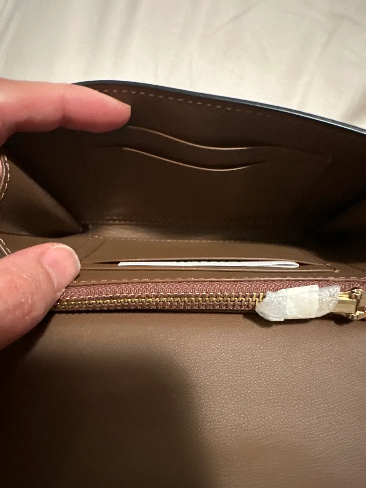 Brand New with tag Signature Coach medium wallet image indicator(10)