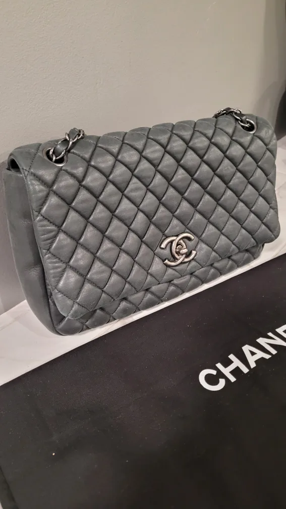 Chanel Quilted Flap Bag image indicator(2)