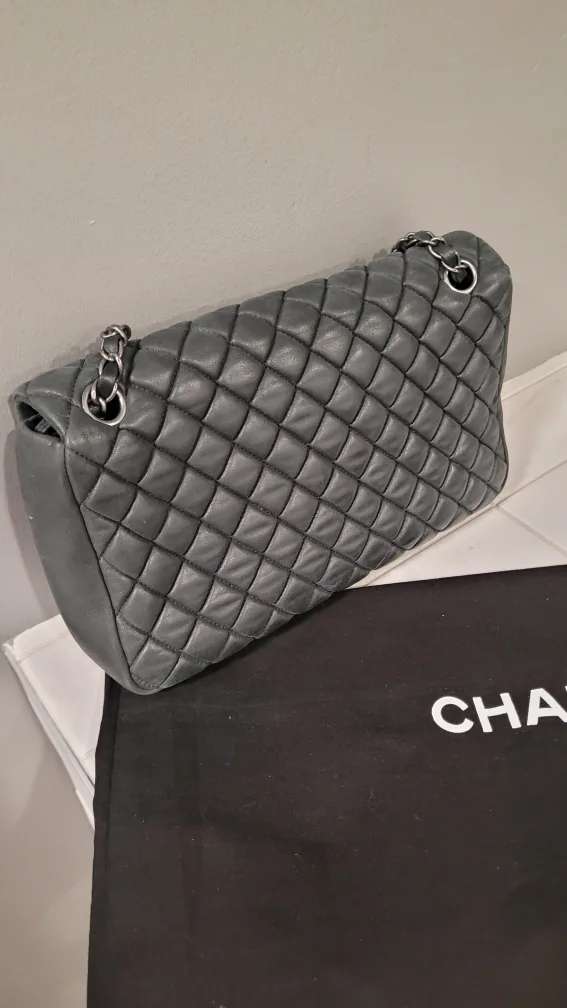 Chanel Quilted Flap Bag image indicator(6)