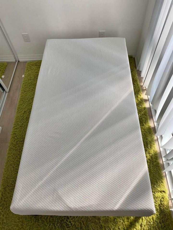 PRICE FIRM - TWIN MATTRESS - BARELY USED Twin mattress
