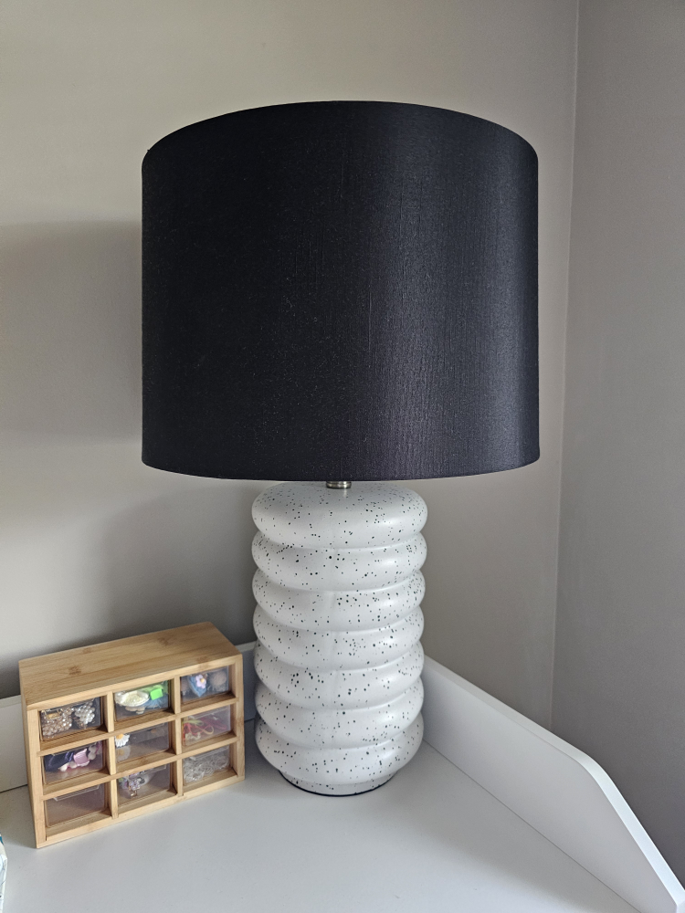 White and Black Ribbed Table Lamp - photo 2