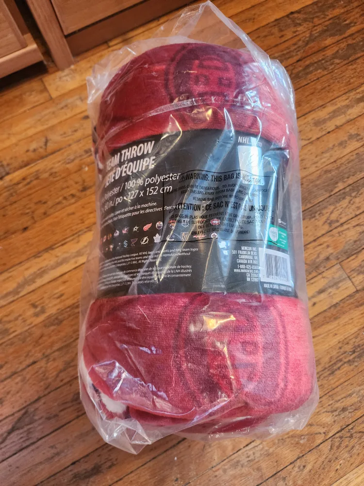 Montreal Canadiens Team Throw Blanket (Brand New) Not opened thumbnail