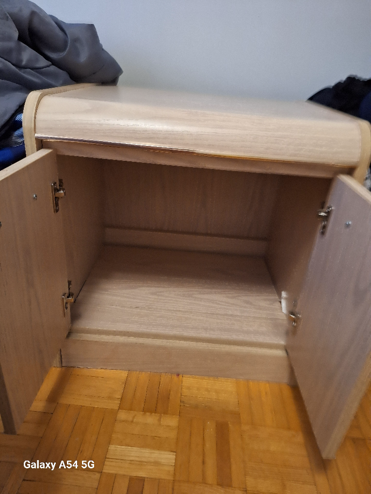 2 Small wooden bedside tables - photo 3
