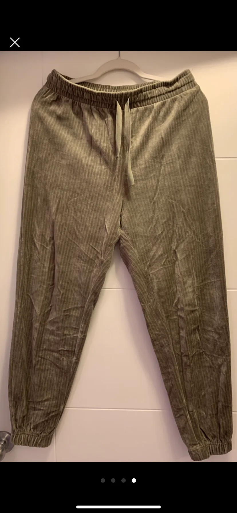 Crushed velvet lounge set image indicator(4)