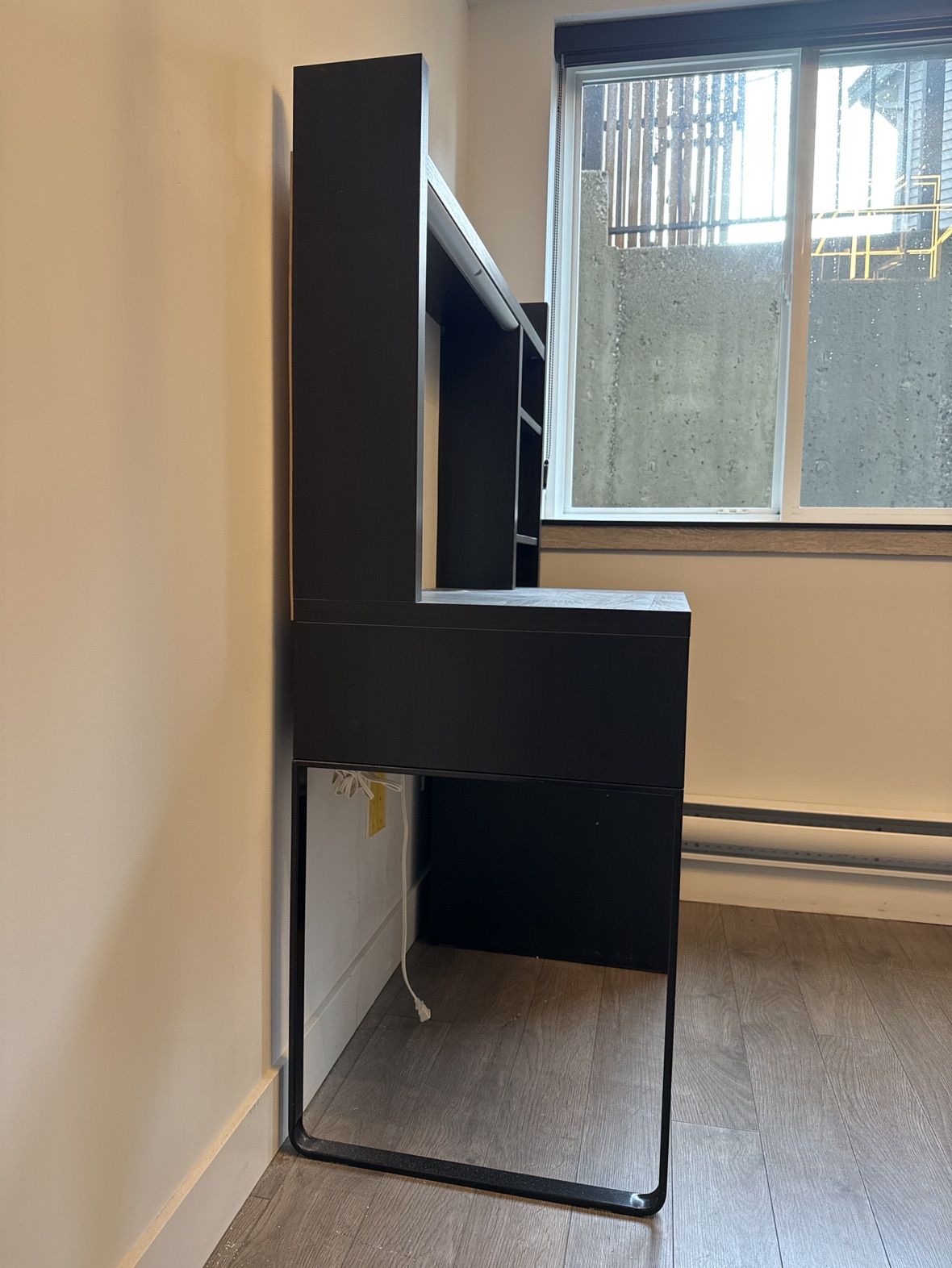 Small IKEA Desk - photo 3