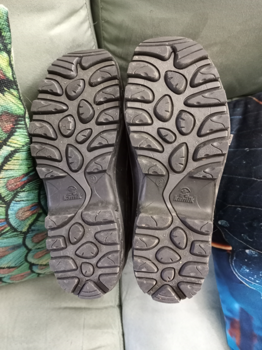 Winter boots, women's size 9 - photo 2
