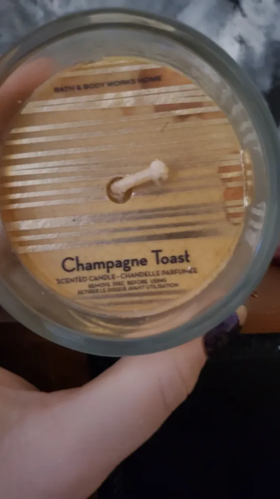 Bath & Body Works Champagne Toast Candle image indicator(2)