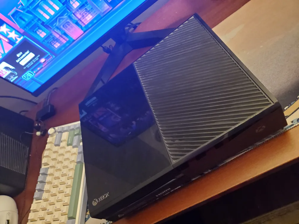 Xbox One Console 500gb with Kinect NEED GONE, $95 or best offer thumbnail