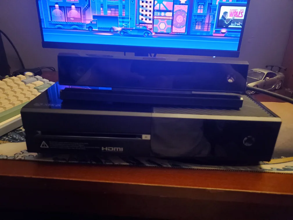 Xbox One Console 500gb with Kinect NEED GONE, $95 or best offer image indicator(3)