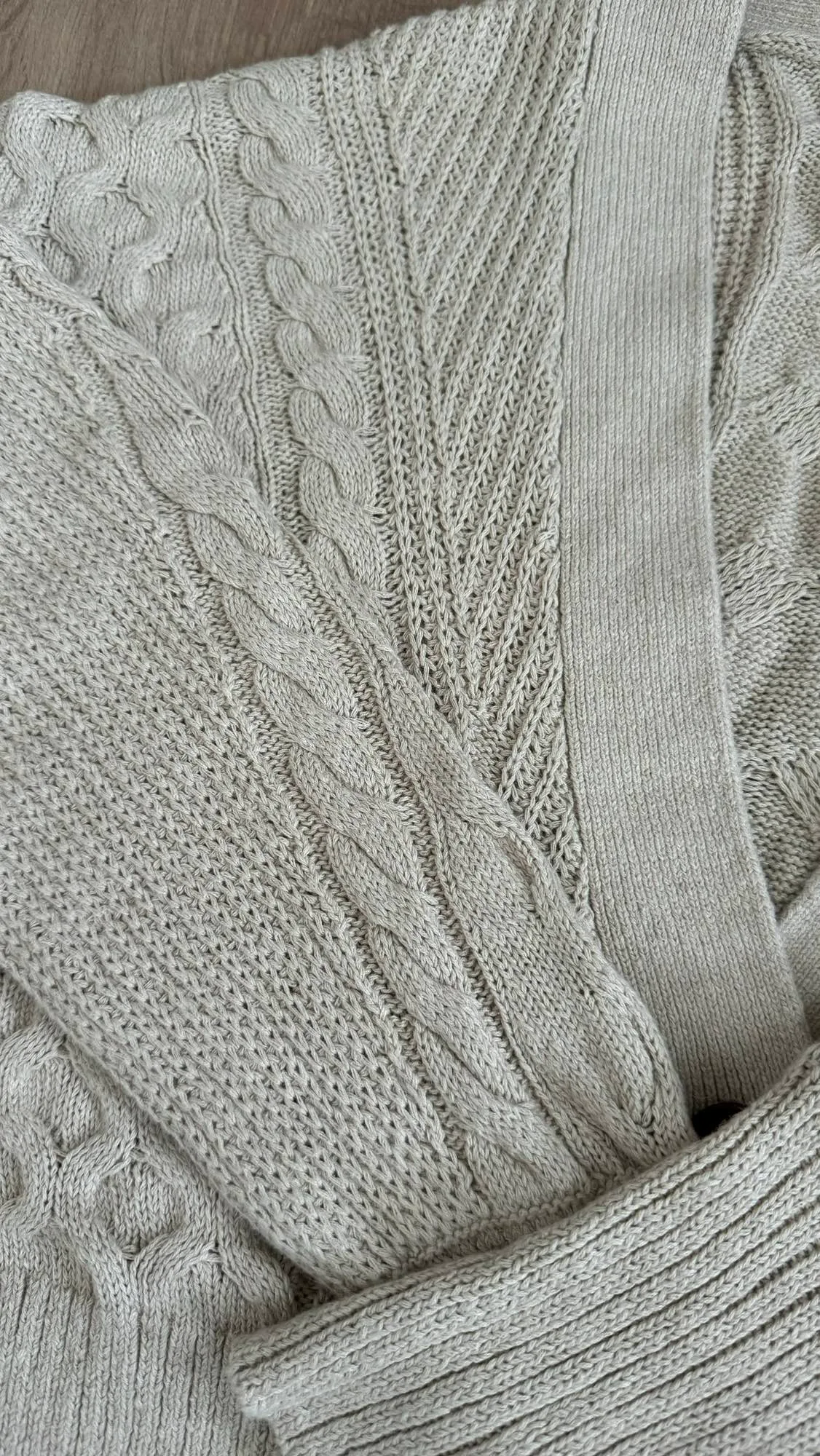 New! Banana republic beige twist cardigan image indicator(4)