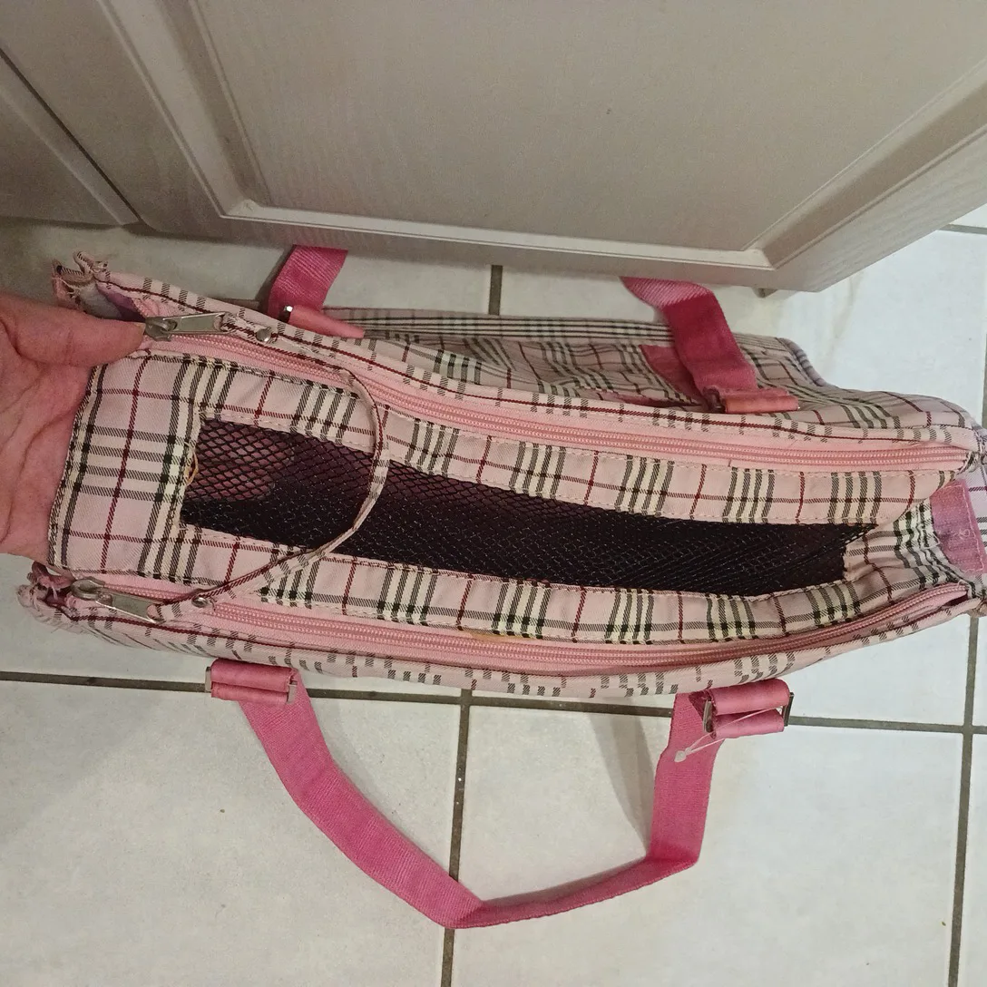 Cat or very small dog pet carrier image indicator(2)