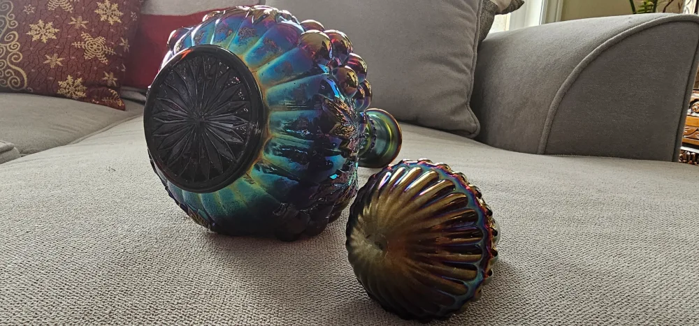 Vintage Indiana Grape Decanter image indicator(4)