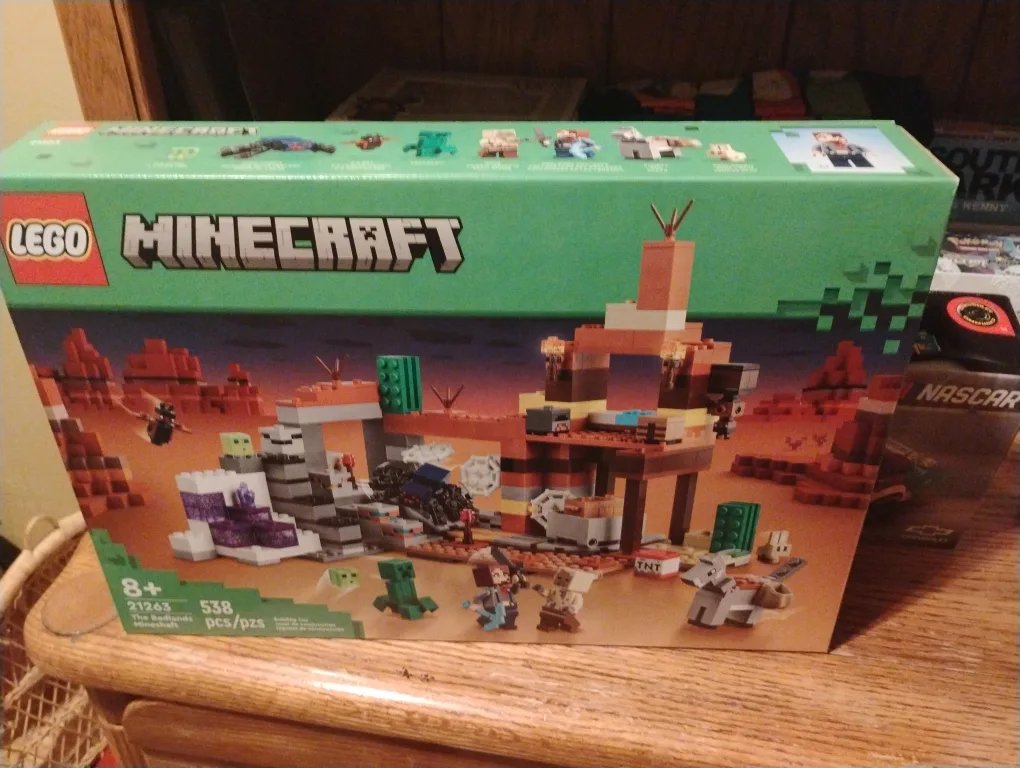 LEGO Minecraft The Badlands  21263 image indicator(2)