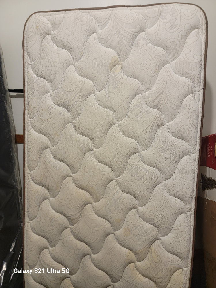 Twin XL bed set - photo 3