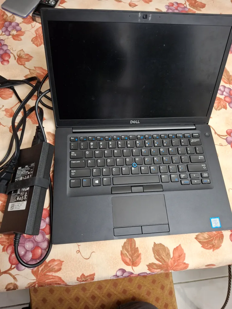 Dell Latitude 5000 Series Laptop image indicator(3)