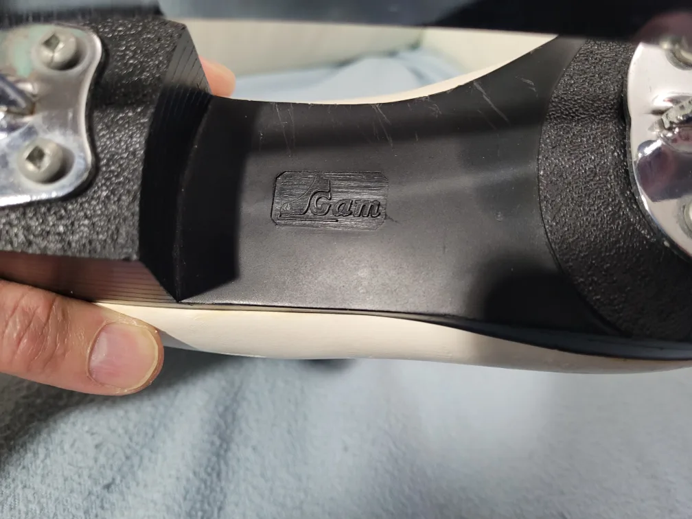 Gam Figure Skates Size 6 image indicator(4)