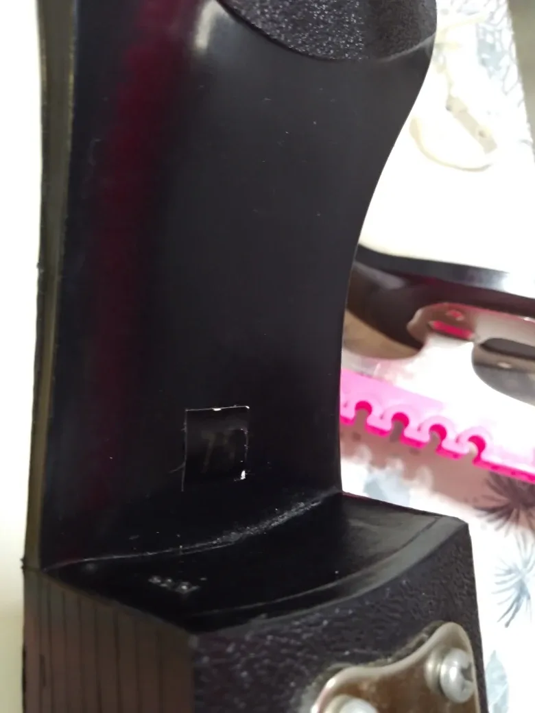 CCM Finesse Figure Skates image indicator(3)