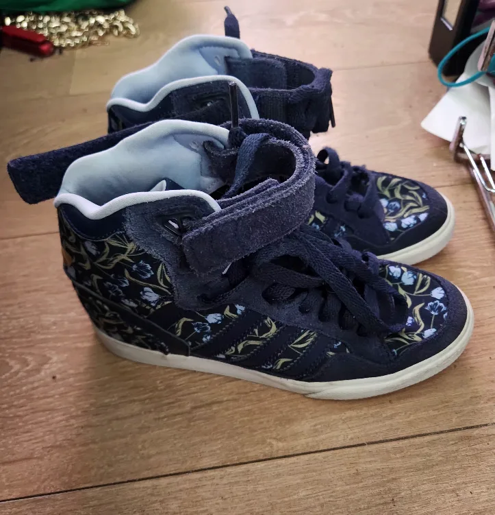 Adidas Women's High Top Sneakers image indicator(3)