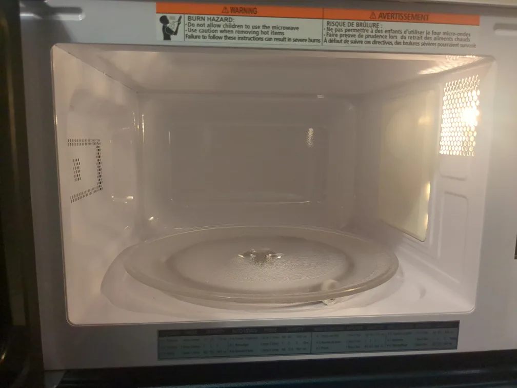 Insignia 0.7 cu ft Compact Microwave image indicator(2)