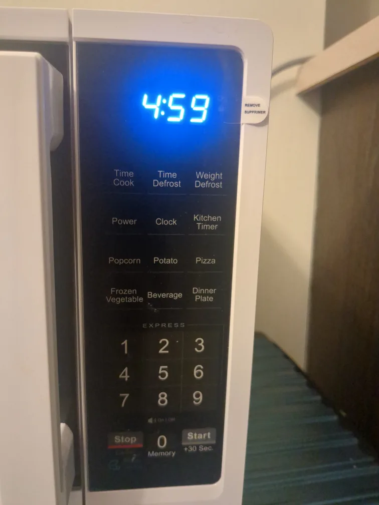 Insignia 0.7 cu ft Compact Microwave image indicator(5)