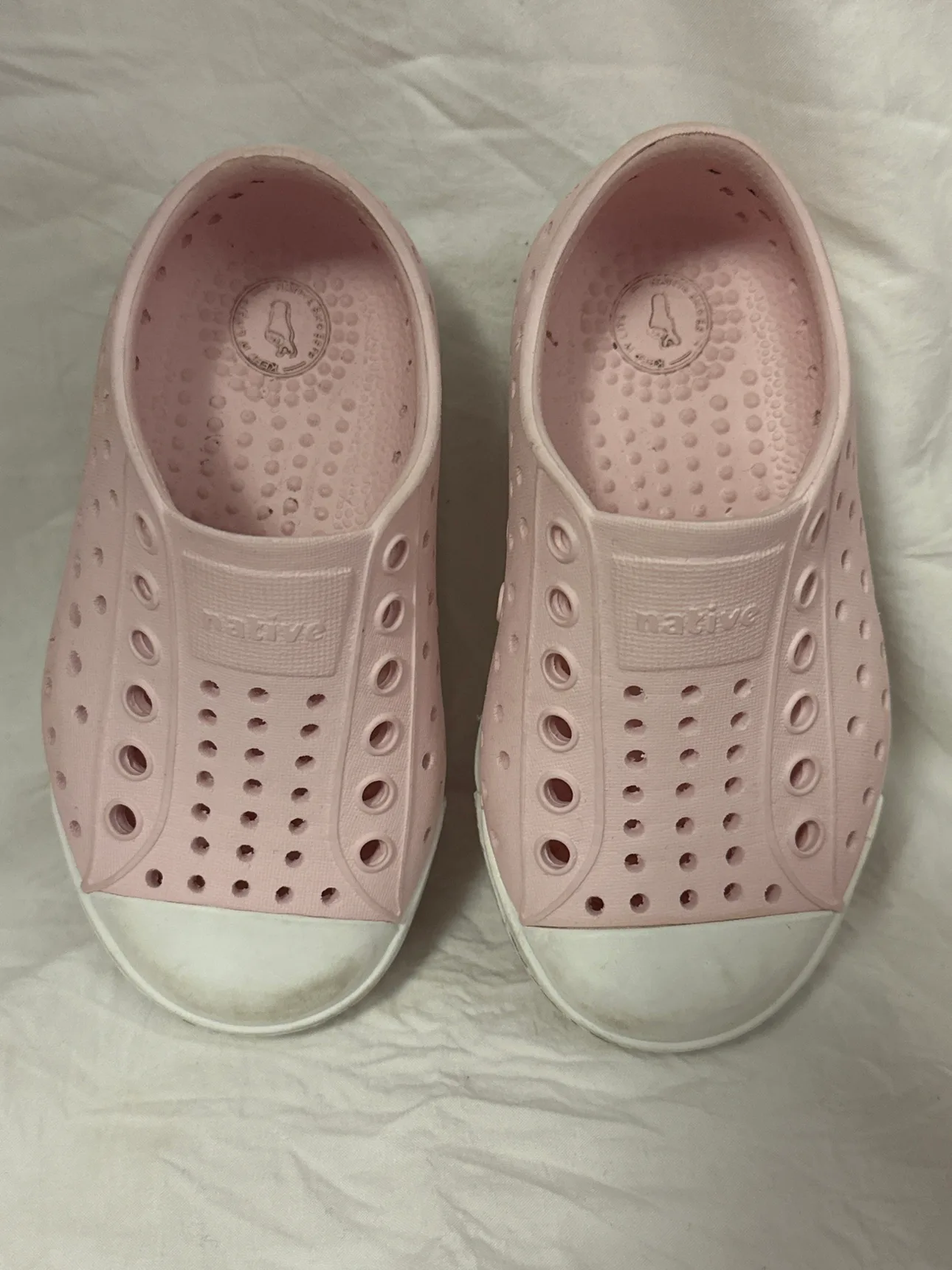 NATIVE Shoes Pink - Toddler Size 6 image indicator(2)