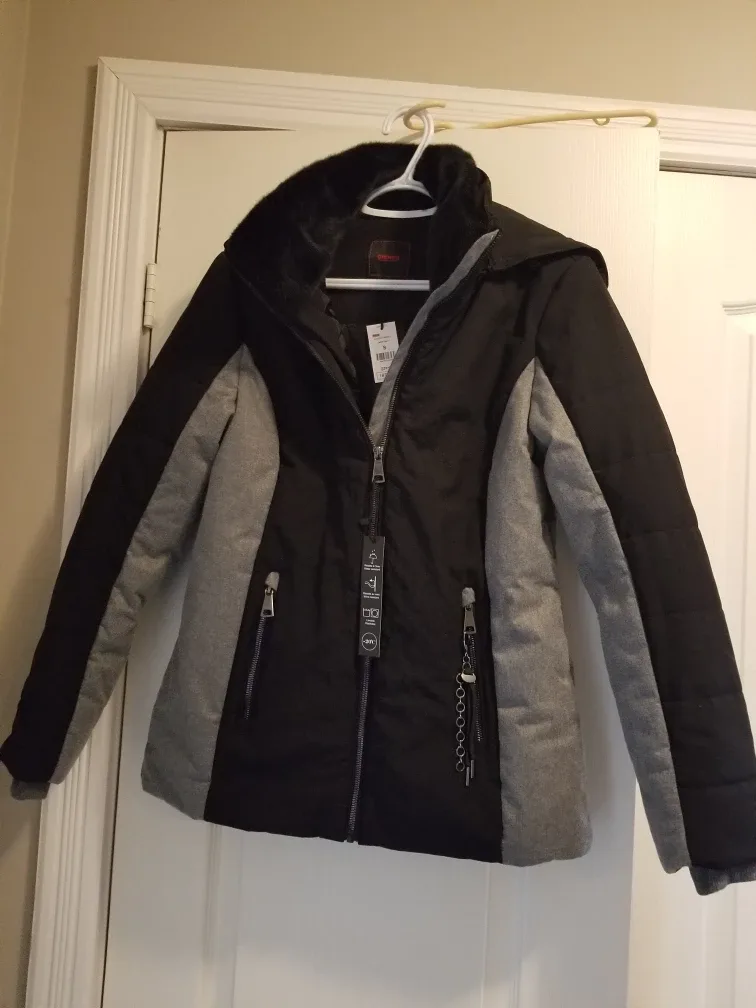 Ladies small winter coat brand new image indicator(3)