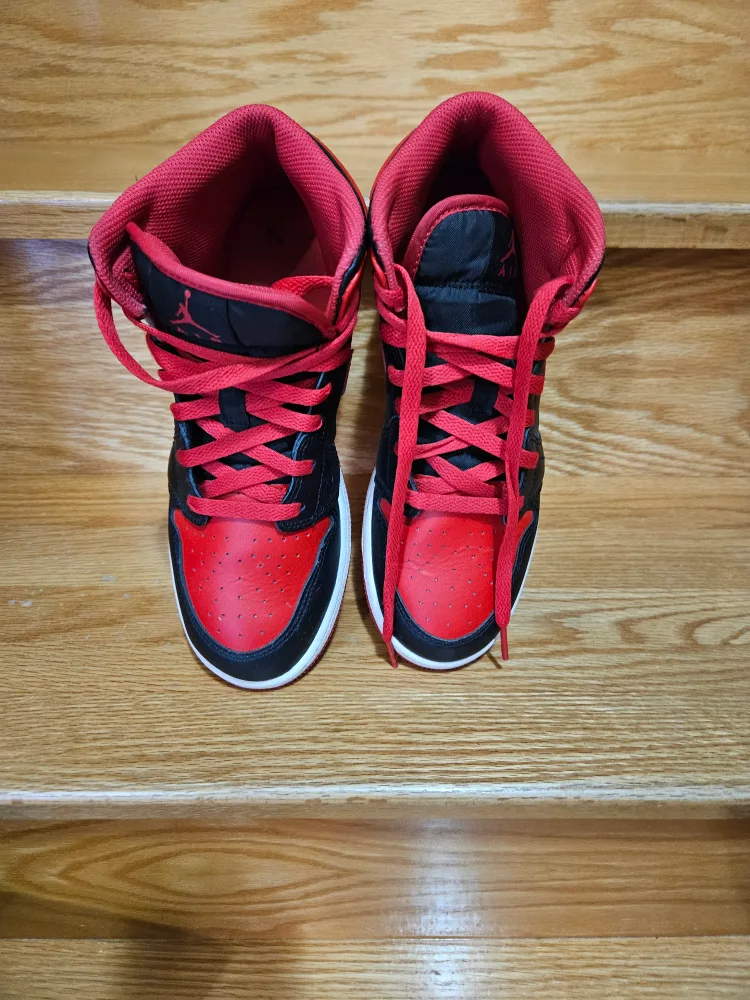 Air Jordan 1 Retro High OG image indicator(2)