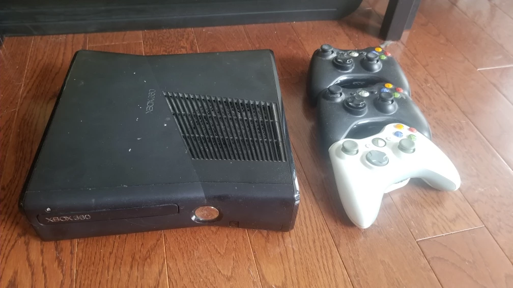 Xbox 360 Console, 3 Controllers, 16 Games - photo 4