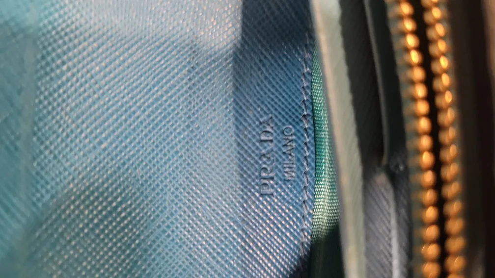 Prada Wallet image indicator(4)
