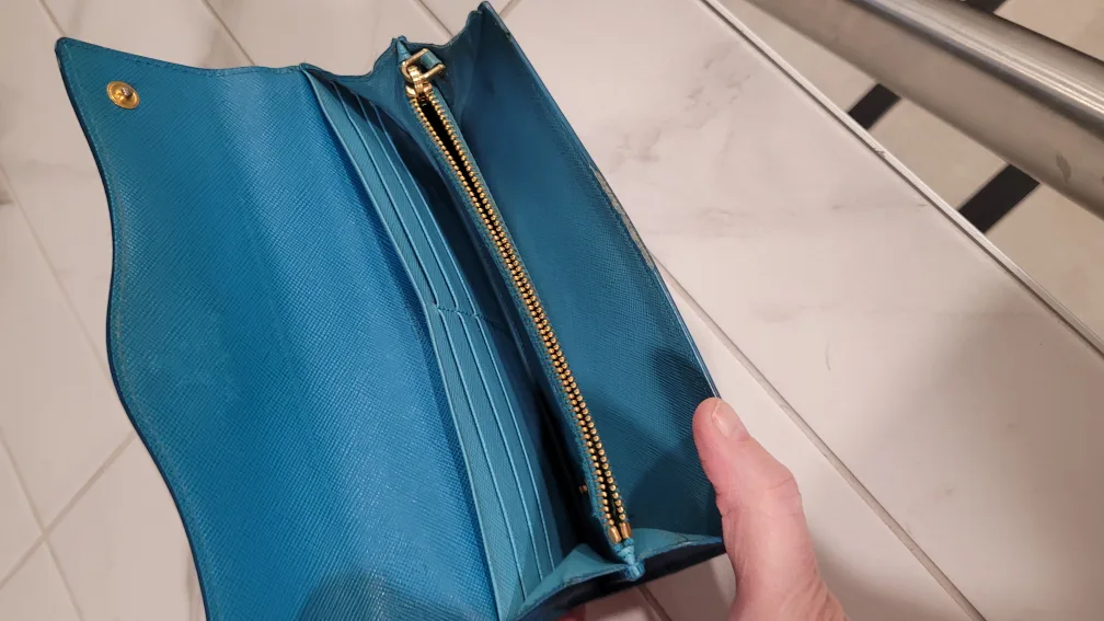 Prada Wallet image indicator(6)