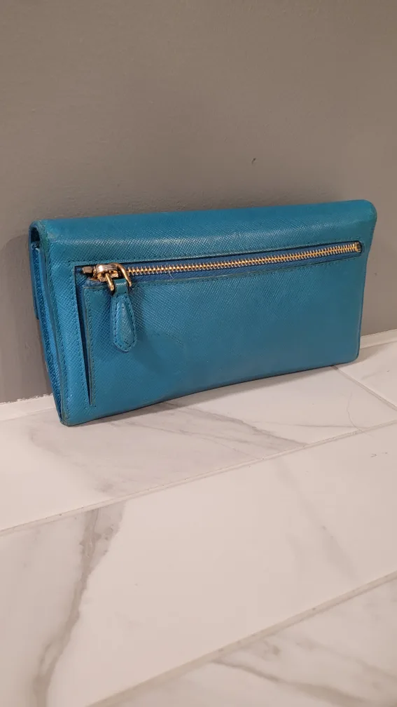 Prada Wallet image indicator(7)