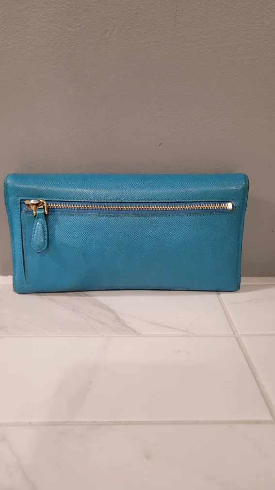 Prada Wallet image indicator(8)