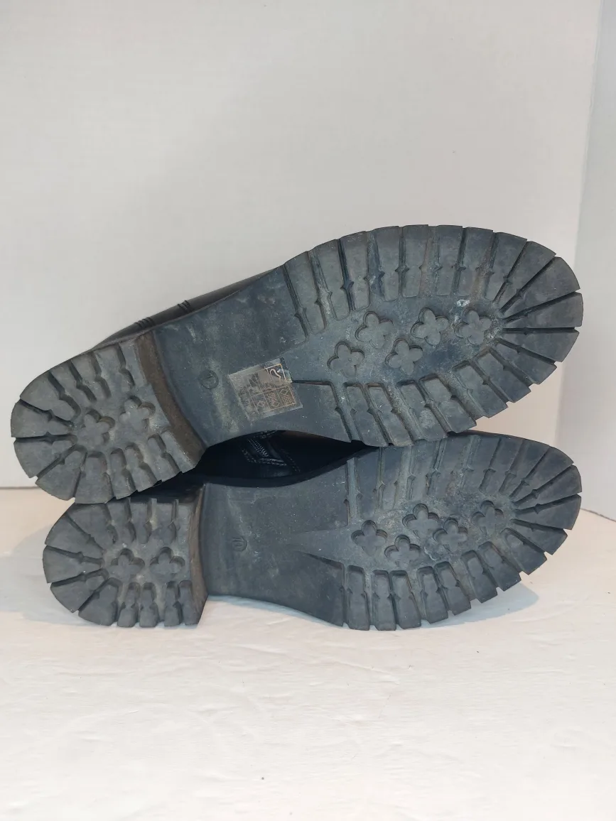 Black Chelsea Boots Women's image indicator(5)