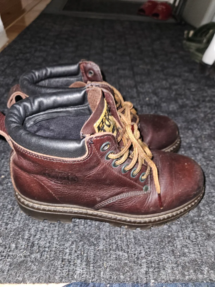 Roots Tuff Brown Leather Boots thumbnail