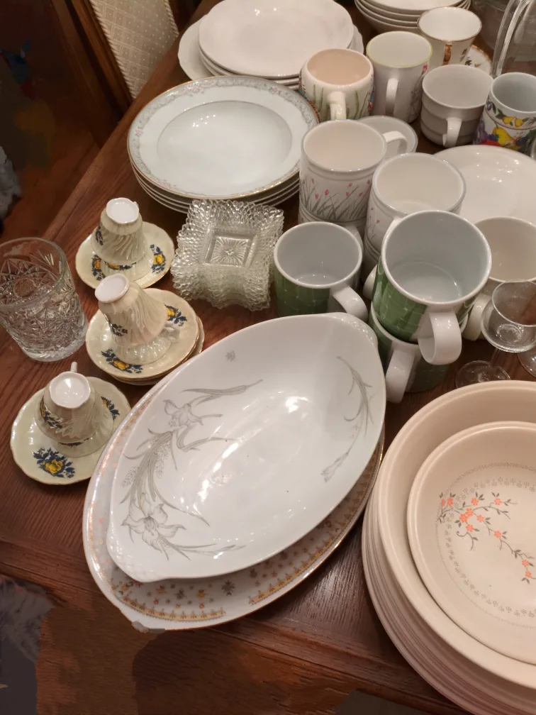 Large Set of Dinnerware and Glassware image indicator(2)