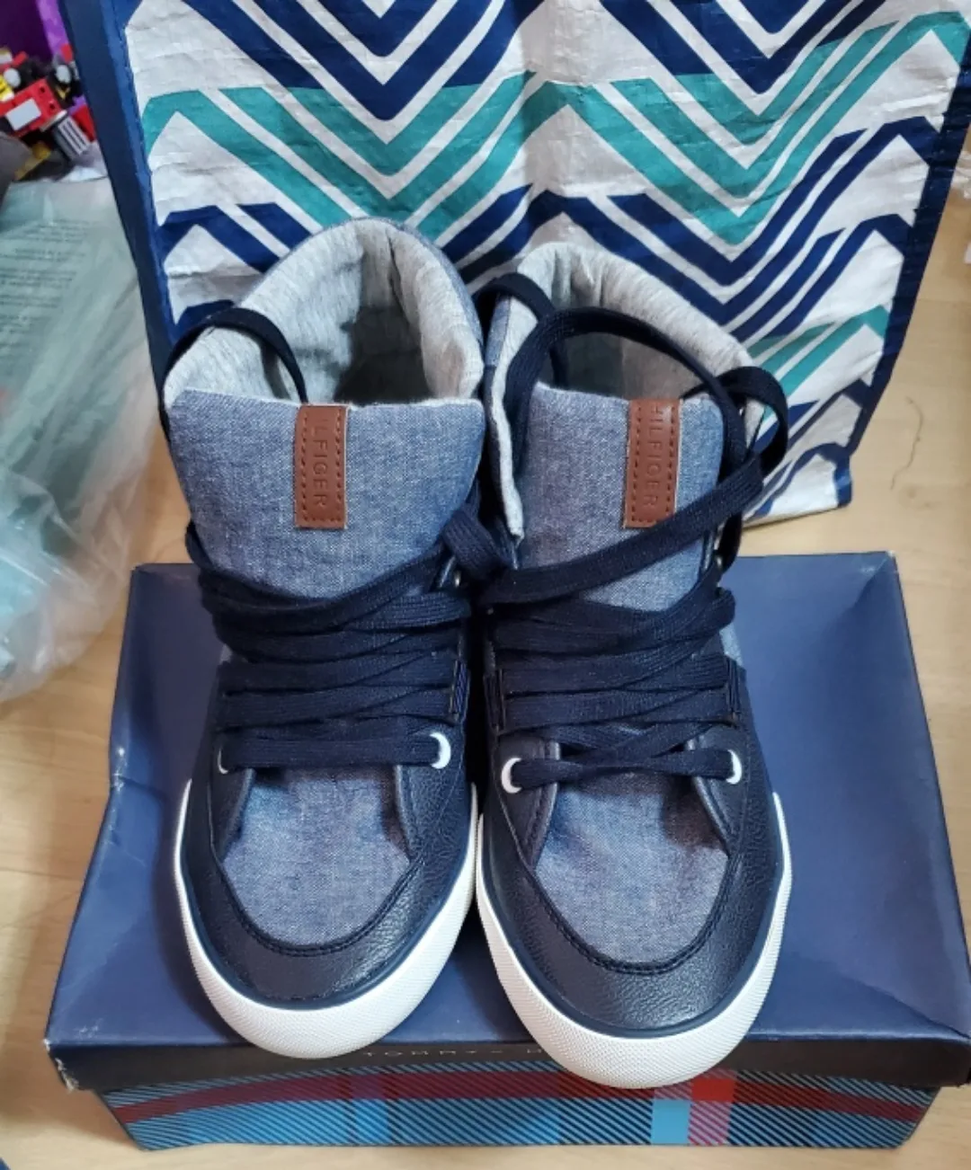 Tommy Hilfiger kids sneaker image indicator(2)