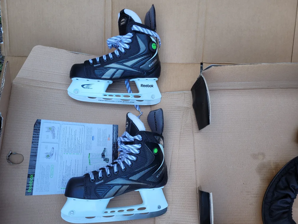 Reebok 12K Junior PUMP Size 5.5 D Fits shoes size 7 image indicator(2)