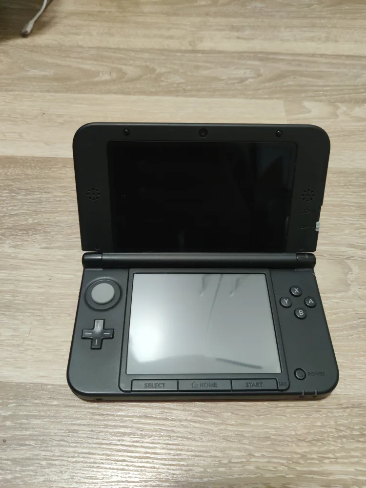 Nintendo 3DS XL with games image indicator(2)