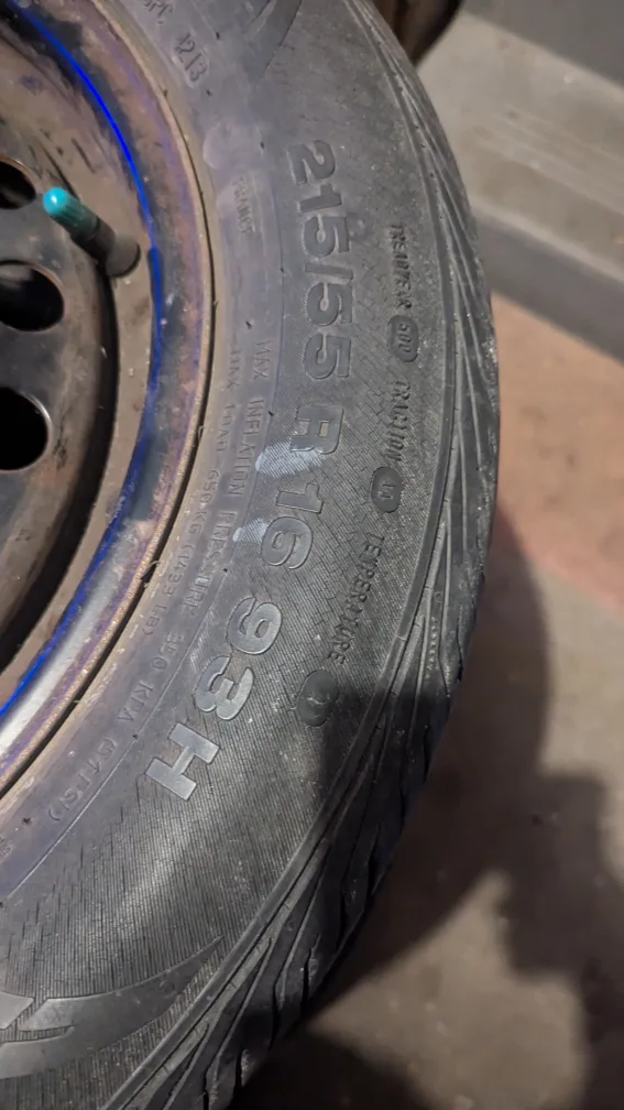 Set of 4 215/65R16 Tires image indicator(3)