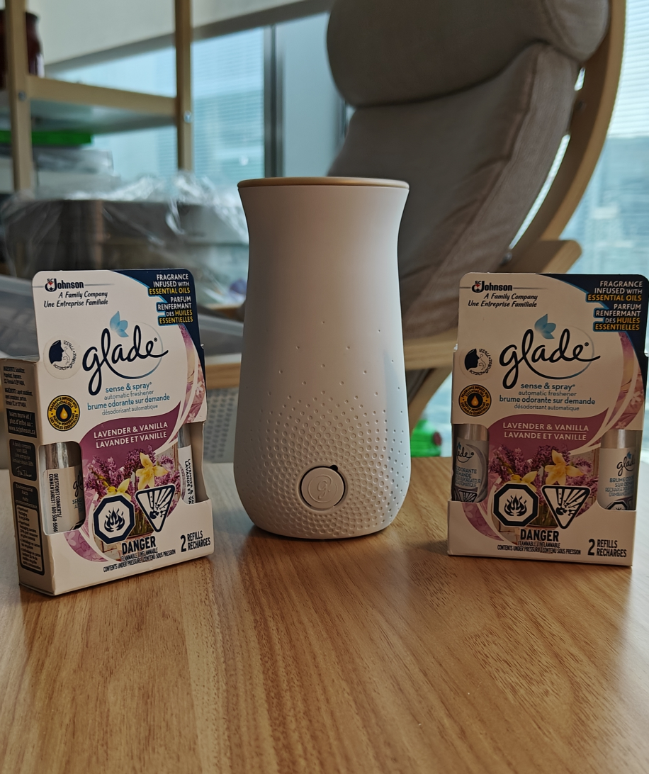 Glade Sense  Spray Automatic w/ Lavender & Vanilla Refills
