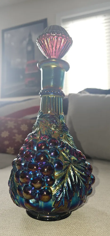 Vintage Indiana Grape Decanter image indicator(2)