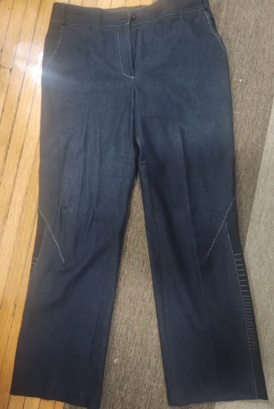 Bali Women's Black Zip Up Blazer and Pants Suit image indicator(6)