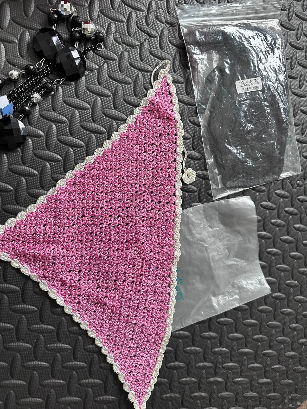 Lot of costume jewelry necklace earring keychain pins wig image indicator(8)