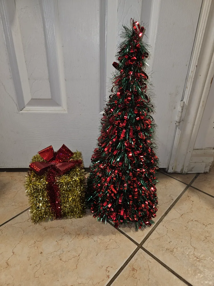 Tinsel present and Christmas tree thumbnail