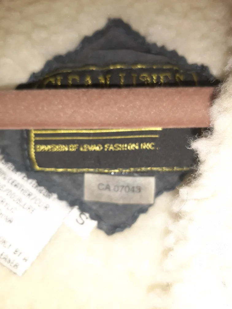 Like New Women's warm Vest,  size S image indicator(2)